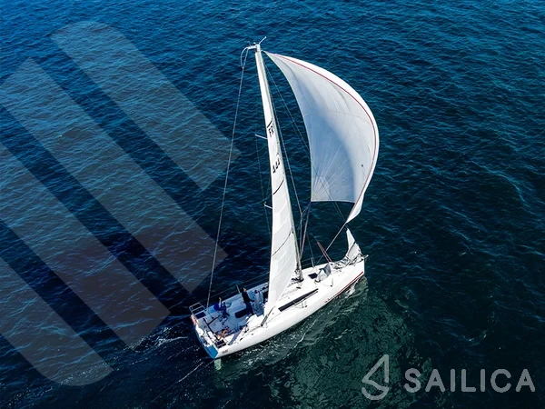 Sun Fast 3200 - Yacht Charter Sailica