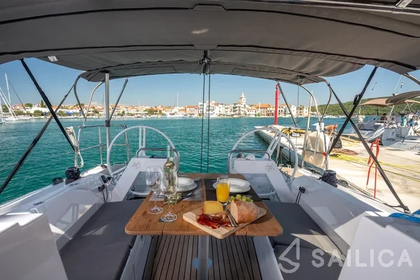 Elan E4 - Yacht Charter Sailica