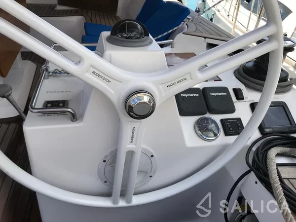 Oceanis 43 - Yacht Charter Sailica