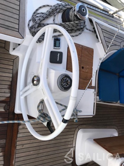 Oceanis 43 - Yacht Charter Sailica