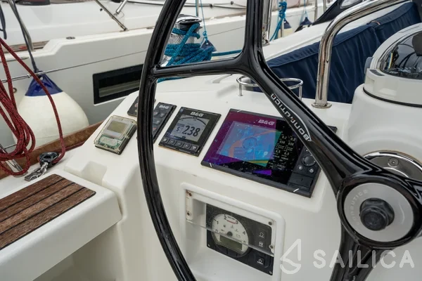 Oceanis 45 - Yacht Charter Sailica