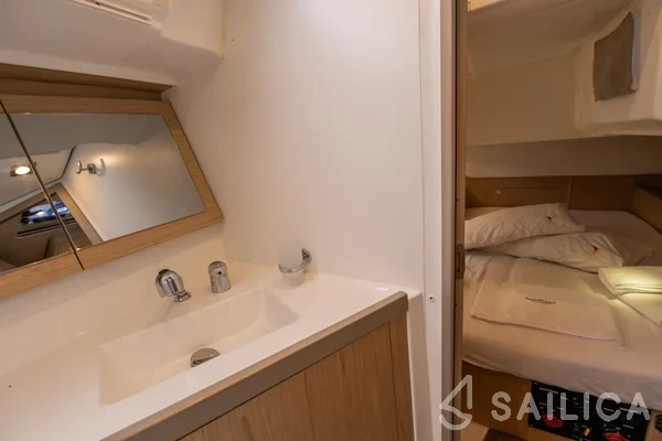 Oceanis 45 - Yacht Charter Sailica