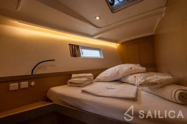 Oceanis 45 - Yacht Charter Sailica