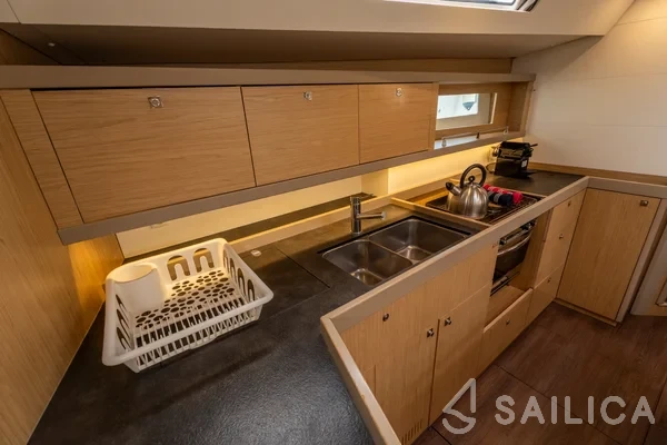 Oceanis 45 - Yacht Charter Sailica