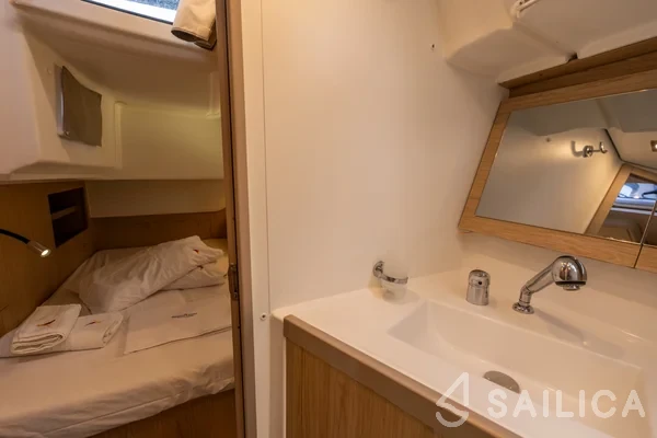 Oceanis 45 - Yacht Charter Sailica