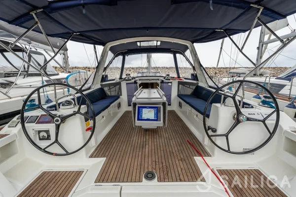 Oceanis 45 - Yacht Charter Sailica