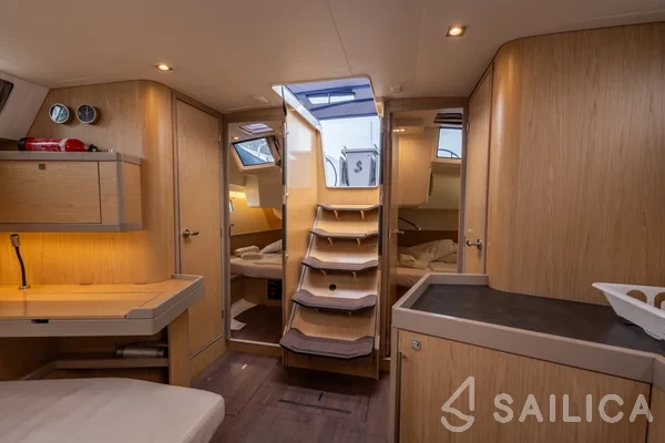 Oceanis 45 - Yacht Charter Sailica