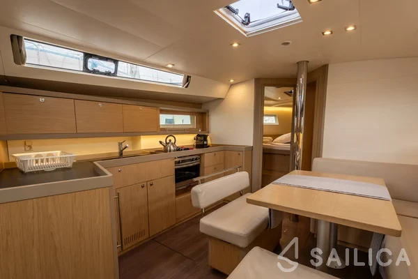 Oceanis 45 - Yacht Charter Sailica