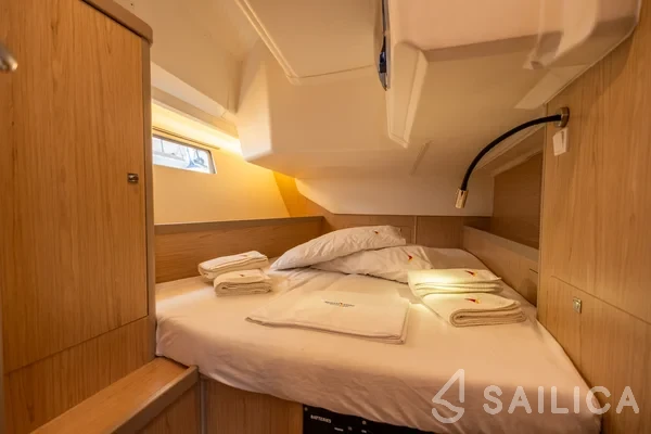 Oceanis 45 - Yacht Charter Sailica