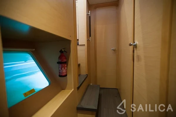 Lagoon 400 S2 - Yacht Charter Sailica