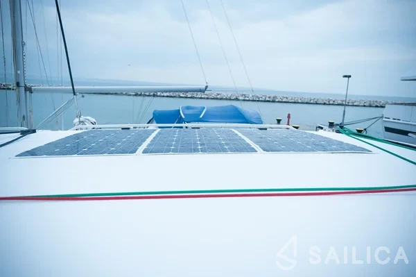 Lagoon 400 S2 - Yacht Charter Sailica