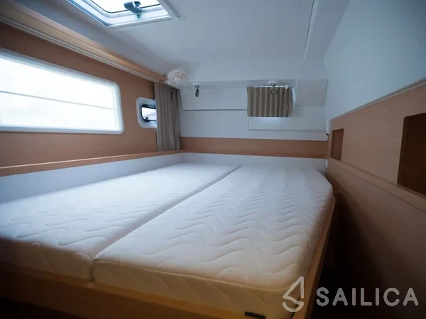 Lagoon 400 S2 - Yacht Charter Sailica
