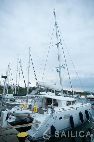 Lagoon 400 S2 - Yacht Charter Sailica