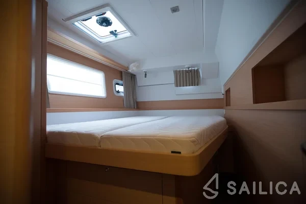Lagoon 400 S2 - Yacht Charter Sailica