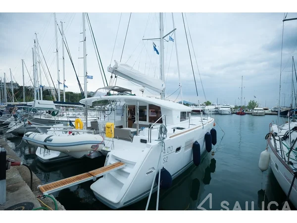 Lagoon 400 S2 - Yacht Charter Sailica
