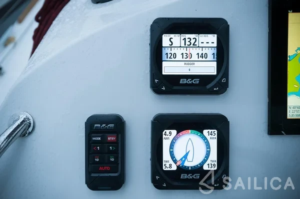 Lagoon 400 S2 - Yacht Charter Sailica