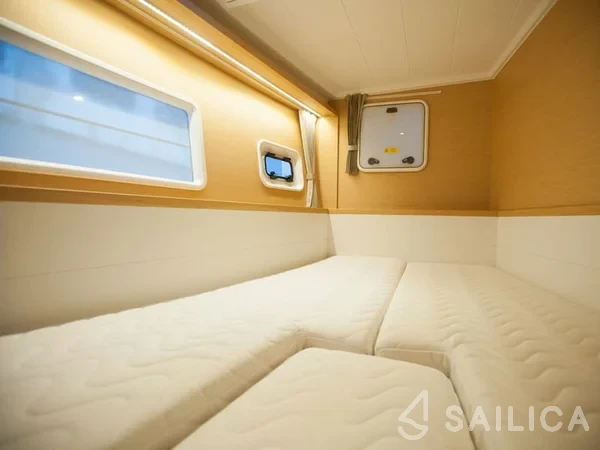 Lagoon 400 S2 - Yacht Charter Sailica