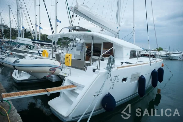 Lagoon 400 S2 - Yacht Charter Sailica