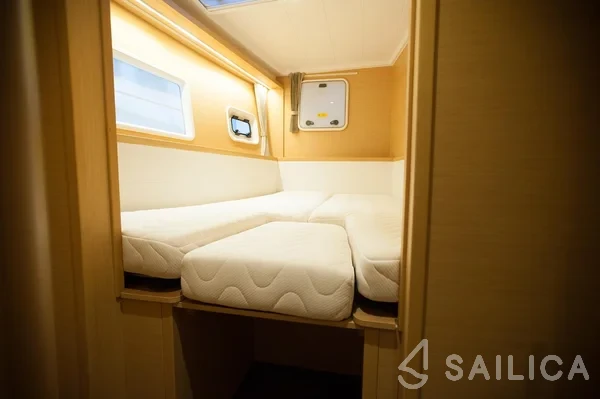 Lagoon 400 S2 - Yacht Charter Sailica