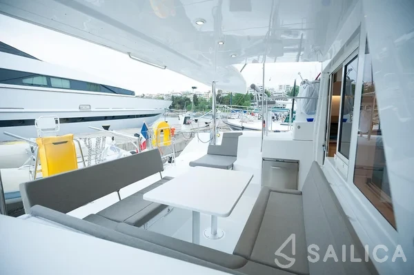 Lagoon 400 S2 - Yacht Charter Sailica