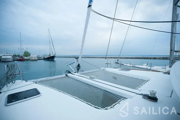 Lagoon 400 S2 - Yacht Charter Sailica