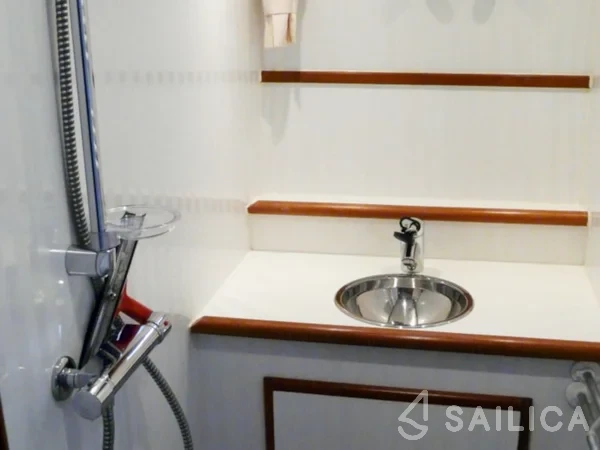 De Drait Renal 36 - Yacht Charter Sailica