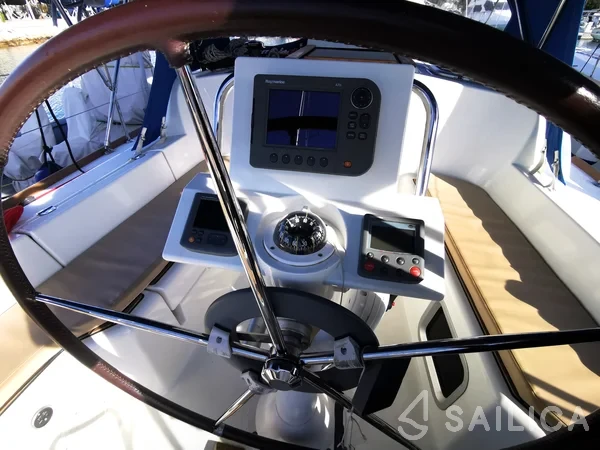 Sun Odyssey 33i - Yacht Charter Sailica