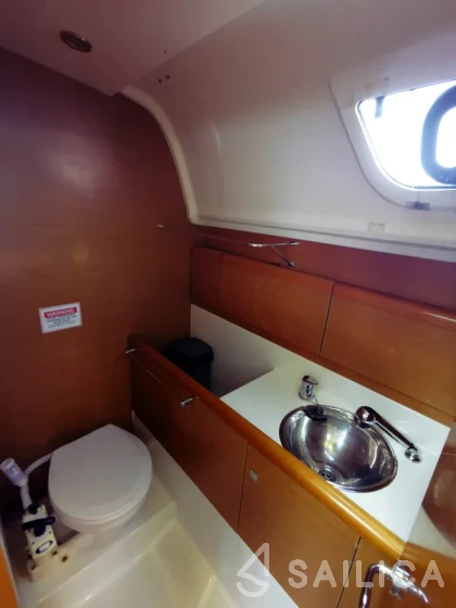 Sun Odyssey 33i - Yacht Charter Sailica