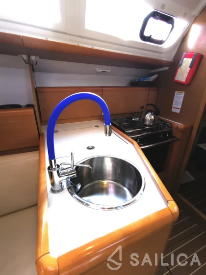 Sun Odyssey 33i - Yacht Charter Sailica