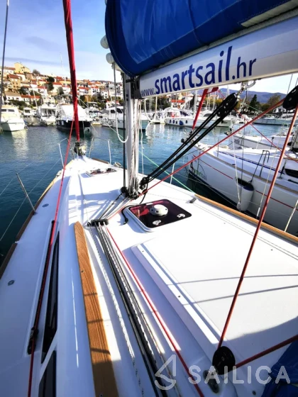 Sun Odyssey 33i - Yacht Charter Sailica