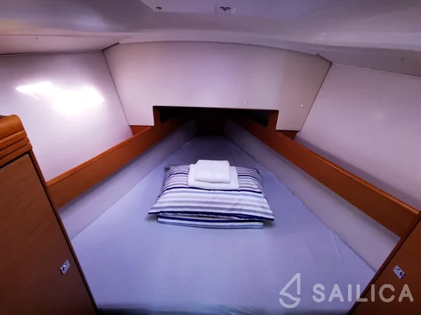 Sun Odyssey 33i - Yacht Charter Sailica