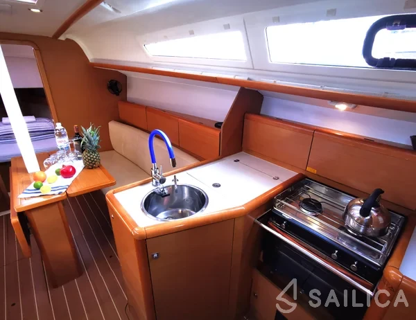 Sun Odyssey 33i - Yacht Charter Sailica