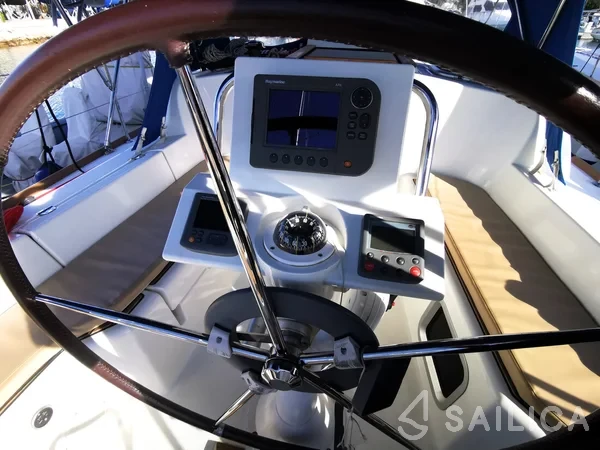 Sun Odyssey 33i - Yacht Charter Sailica