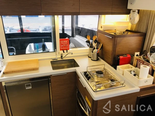 Lagoon 40 - Yacht Charter Sailica