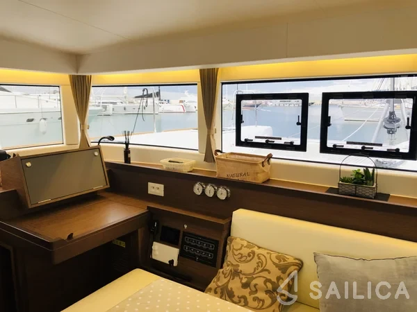 Lagoon 40 - Yacht Charter Sailica