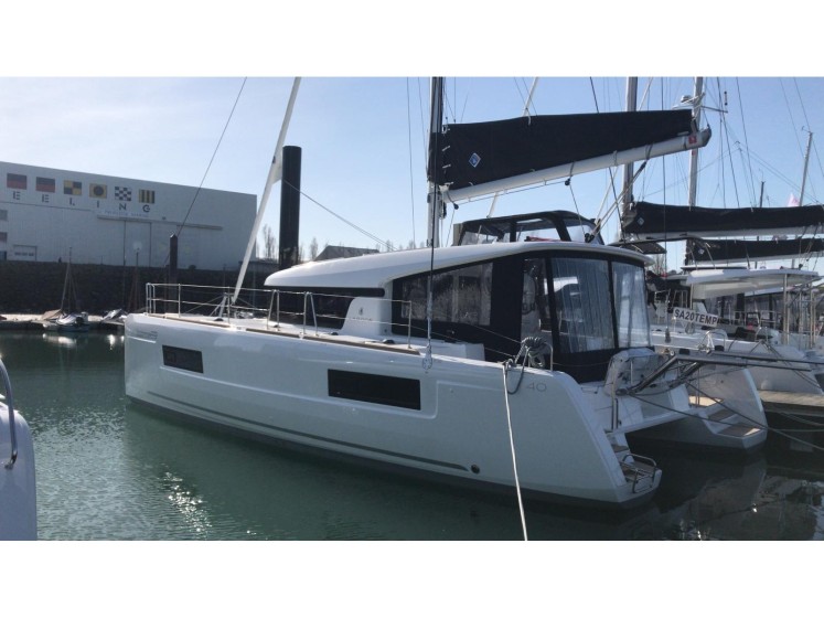 Lagoon 40 - Yacht Charter Sailica