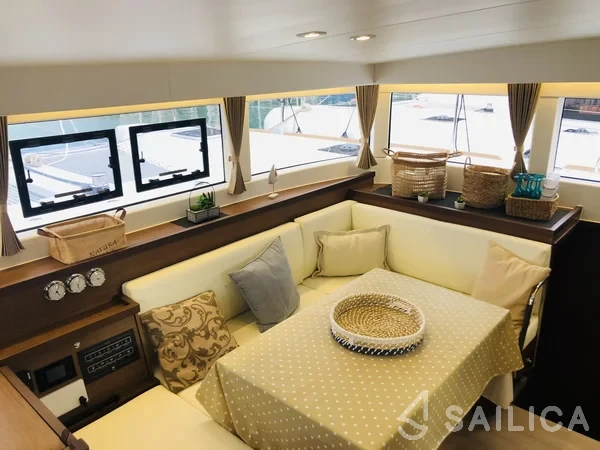Lagoon 40 - Yacht Charter Sailica