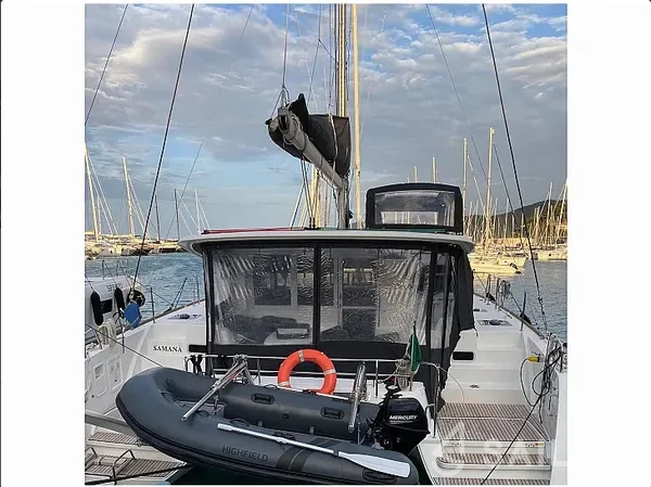 Lagoon 40 - Yacht Charter Sailica