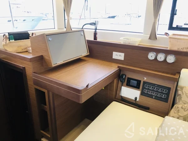Lagoon 40 - Yacht Charter Sailica