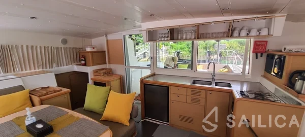 Lagoon 421 - Yacht Charter Sailica