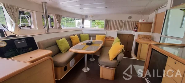 Lagoon 421 - Yacht Charter Sailica