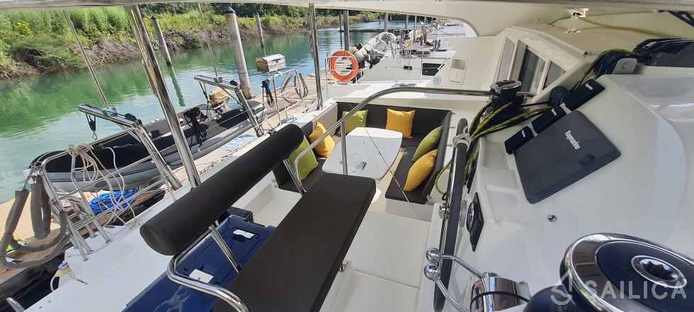 Lagoon 421 - Yacht Charter Sailica