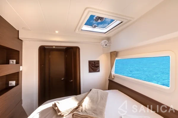 Lagoon 42 - Yacht Charter Sailica