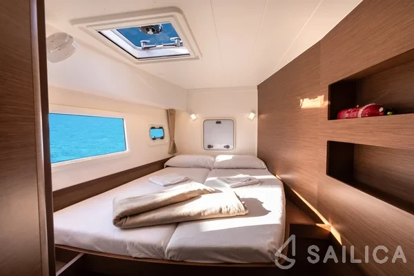 Lagoon 42 - Yacht Charter Sailica