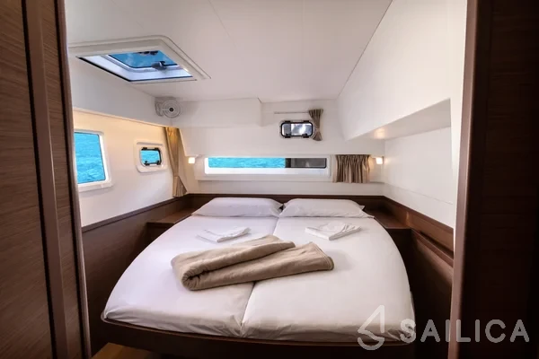 Lagoon 42 - Yacht Charter Sailica