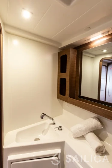 Lagoon 42 - Yacht Charter Sailica