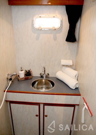 De Drait Renal 40 - Yacht Charter Sailica