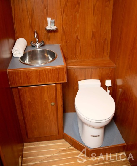 De Drait Renal 40 - Yacht Charter Sailica