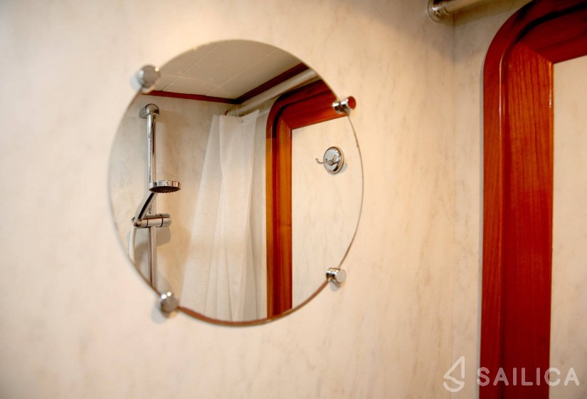 De Drait Renal 40 - Yacht Charter Sailica