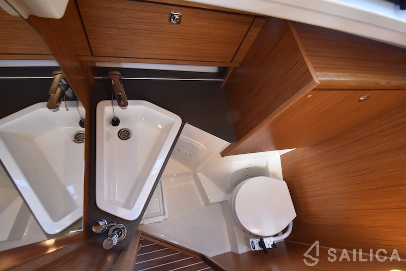 Bavaria Cruiser 34 - Yacht Charter Sailica